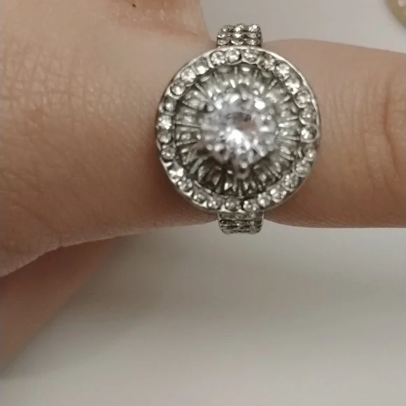 JEWELRY - Picture 5 of 6